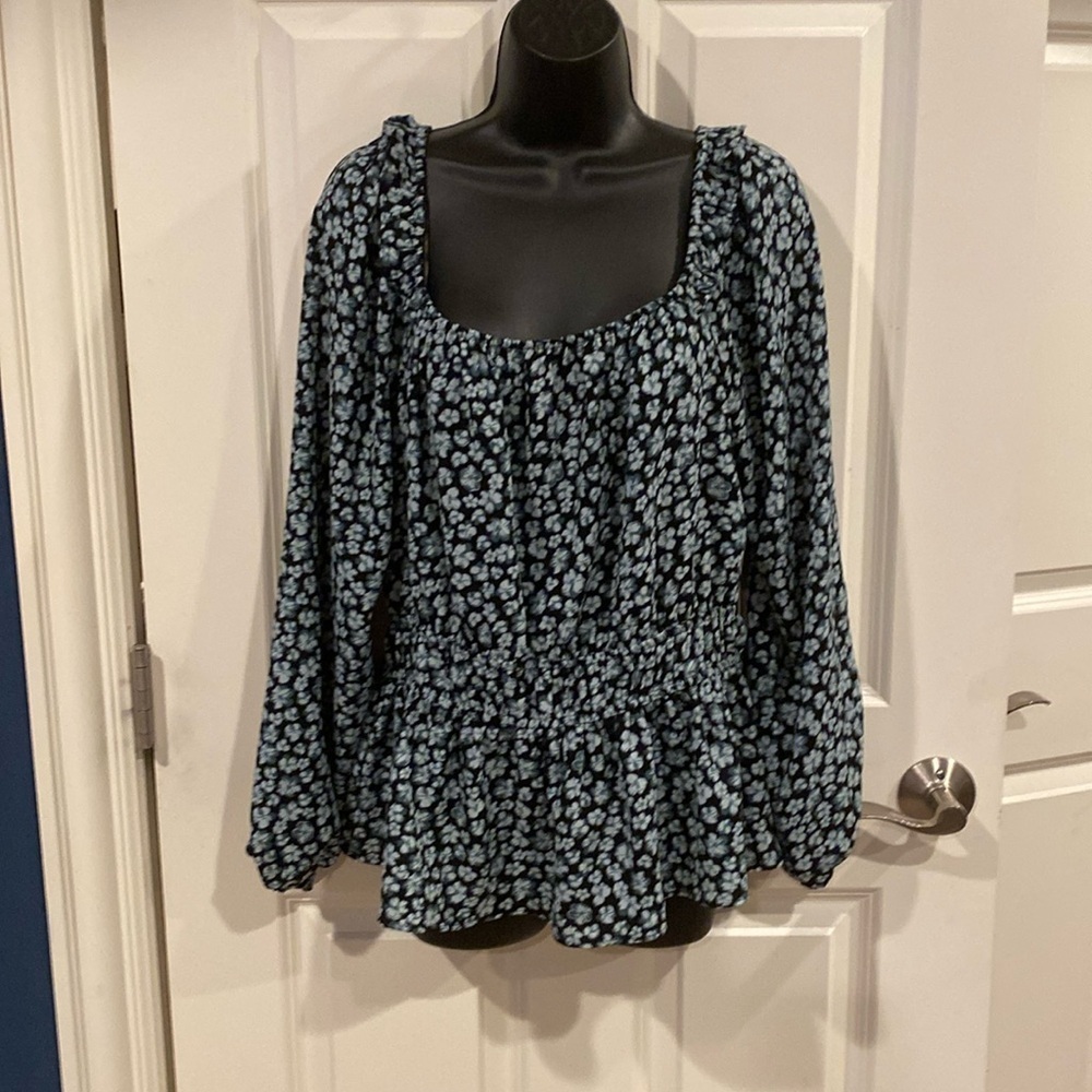 Large Nine West clover blouse - NWT